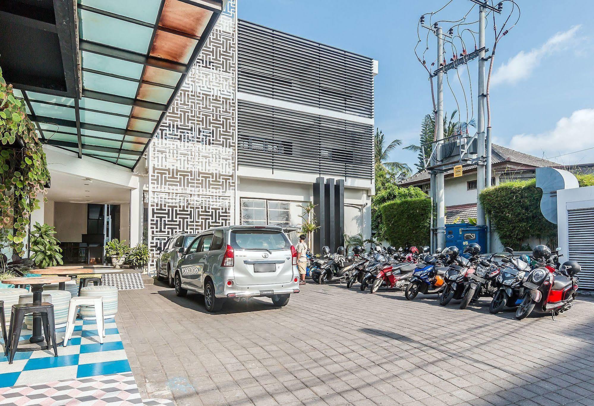 Zen Rooms Kuta Beach Poppies Lane Екстериор снимка