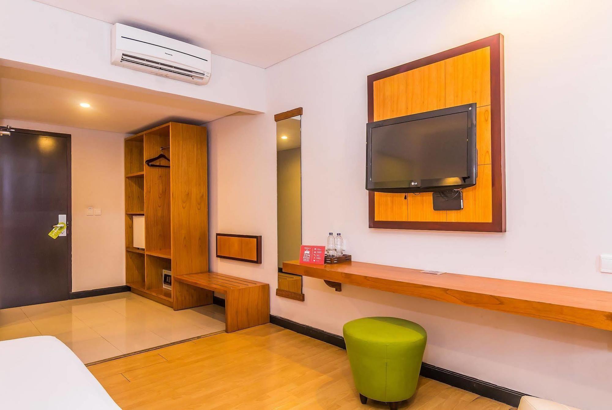 Zen Rooms Kuta Beach Poppies Lane Екстериор снимка