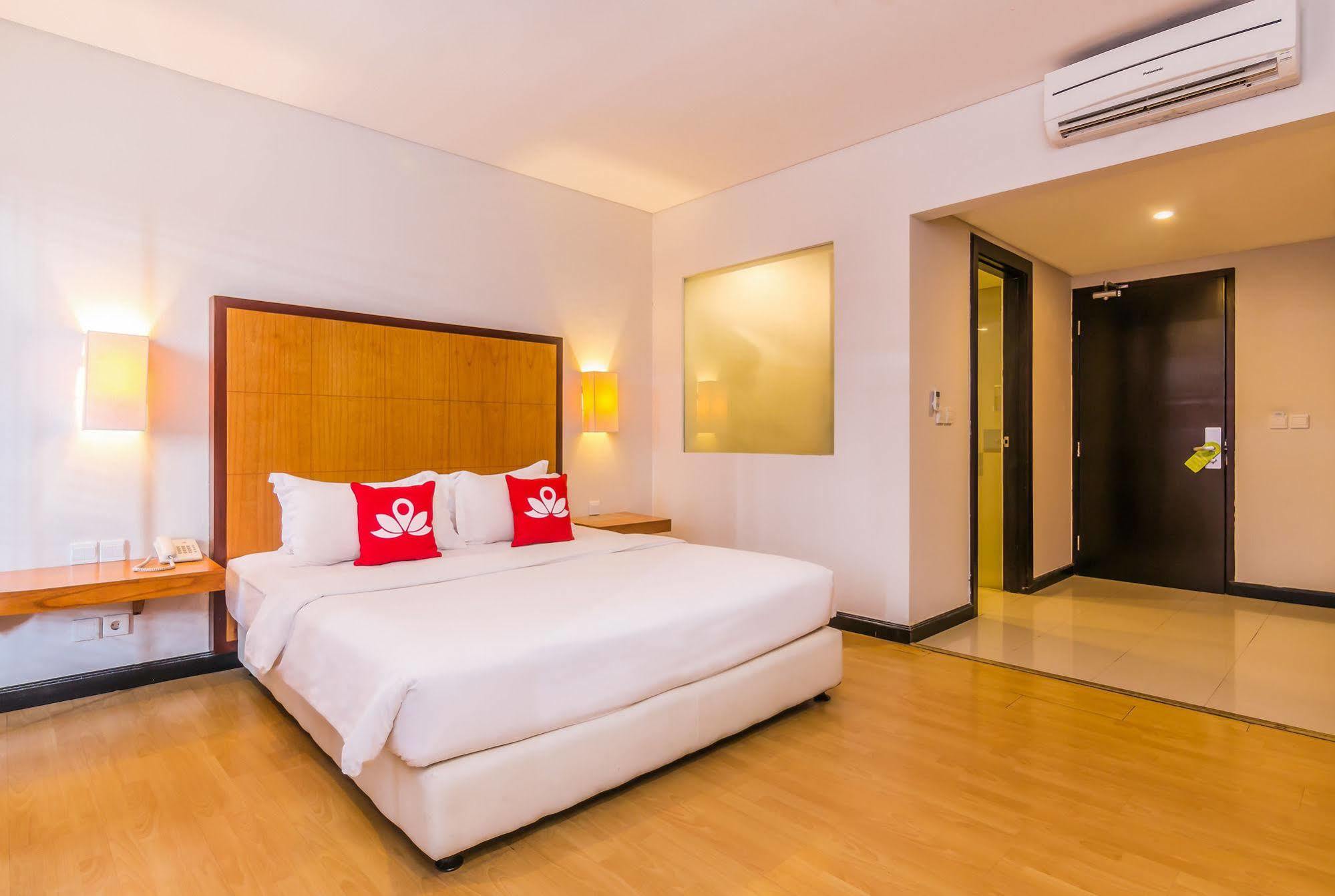 Zen Rooms Kuta Beach Poppies Lane Екстериор снимка