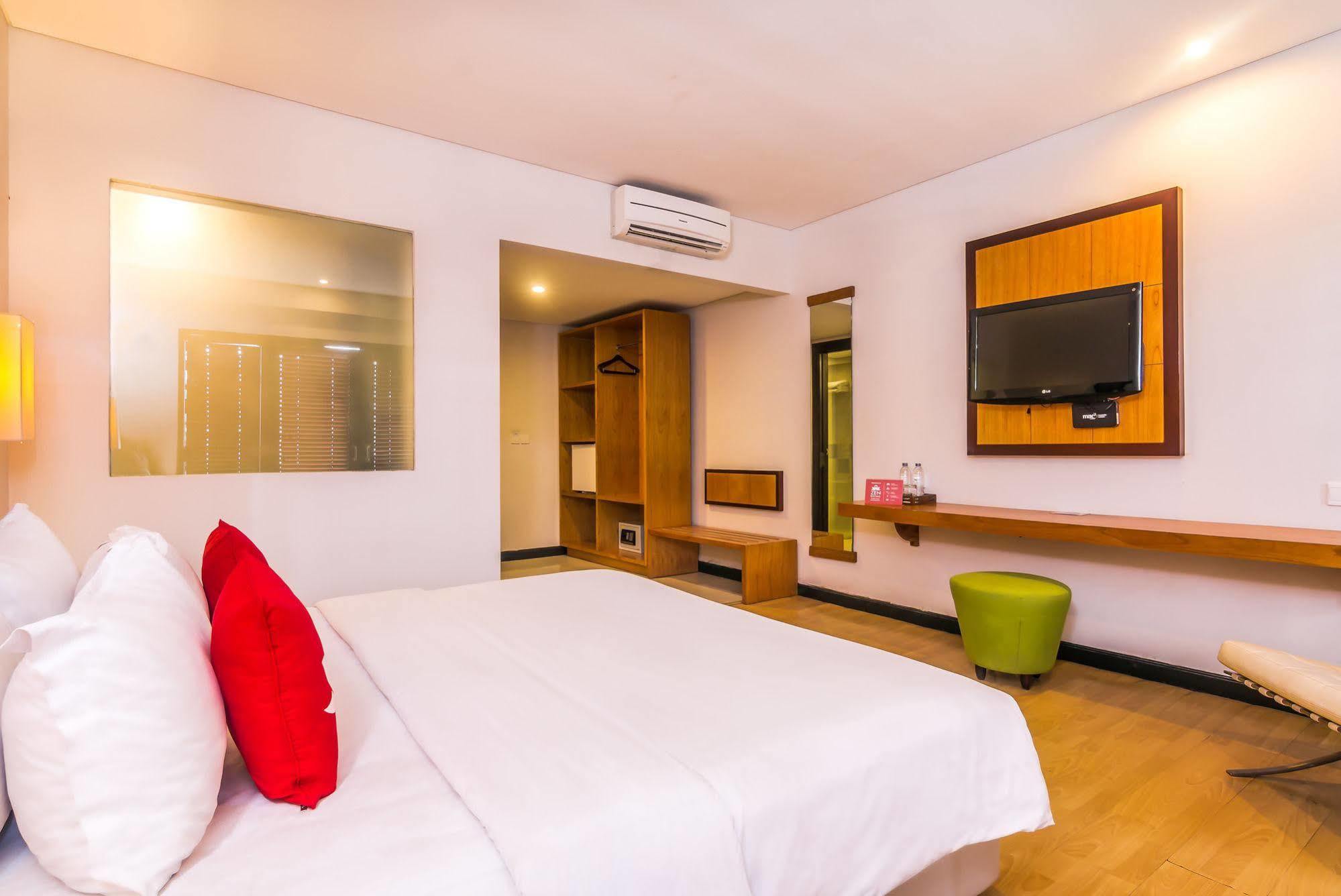 Zen Rooms Kuta Beach Poppies Lane Екстериор снимка