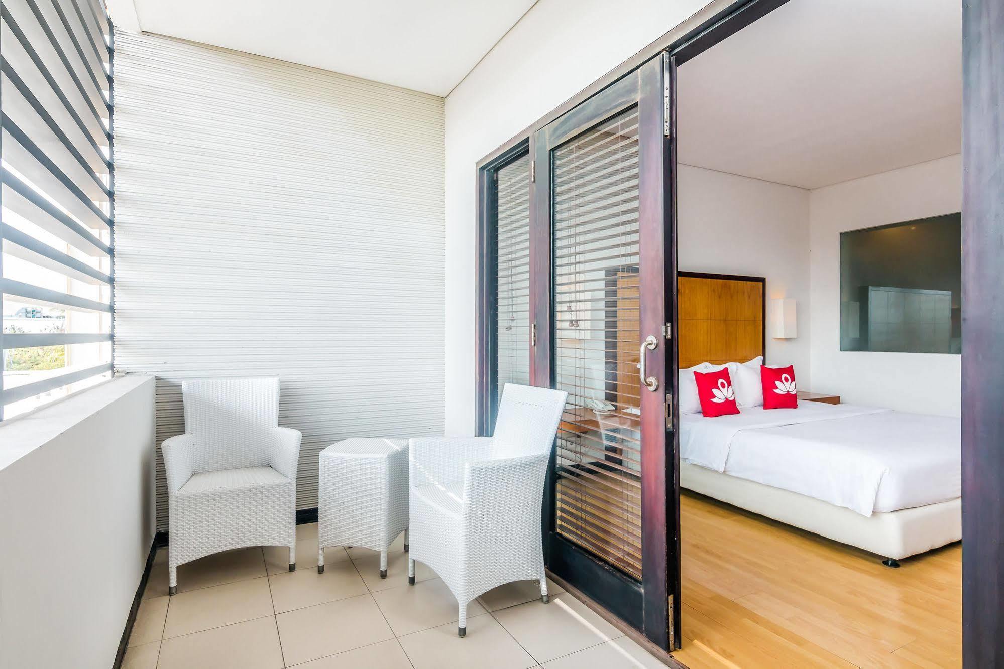 Zen Rooms Kuta Beach Poppies Lane Екстериор снимка